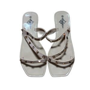 Sole Mates Cream and Gold Strapply Flat Sandals 8
